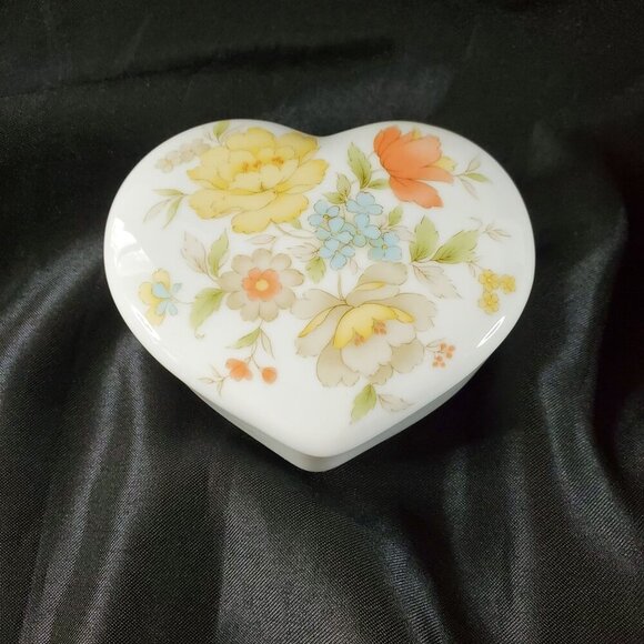 VTG TAKAHASHI Heart Shape Floral Porcelain Trinket/Jewelry Box Made In Japan - Picture 10 of 10